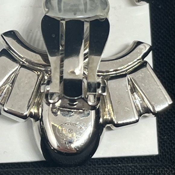Chanel large crystal clip on earrings - Picture 4 of 9